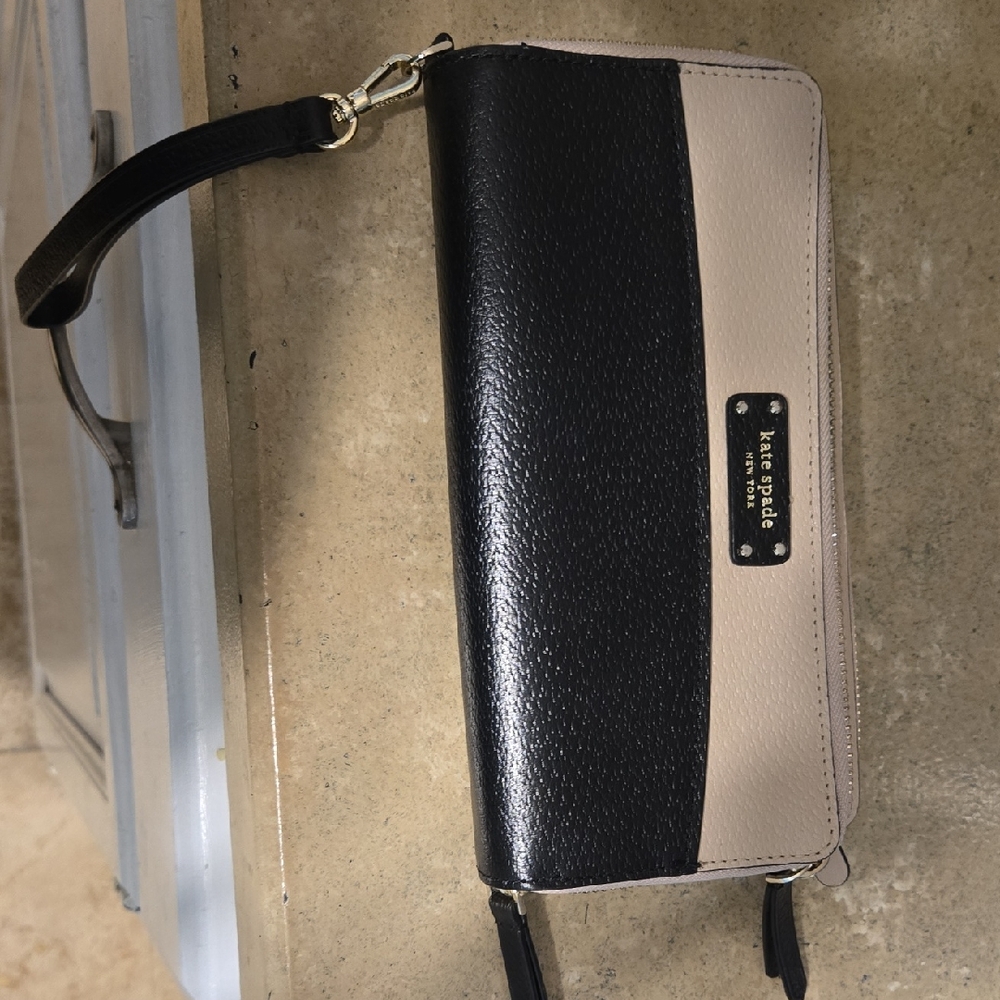 LIKE NEW - kate spade Cream/Black Wristlet Wallet W Multiple Zippers/Card Slots